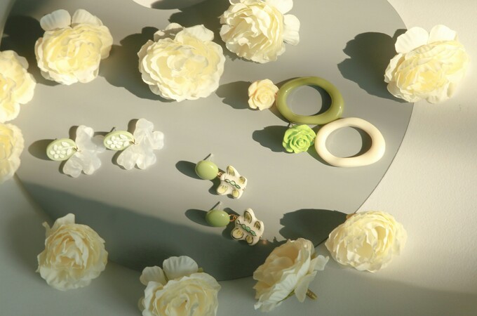 Make Your Own Resin Flower Jewellery